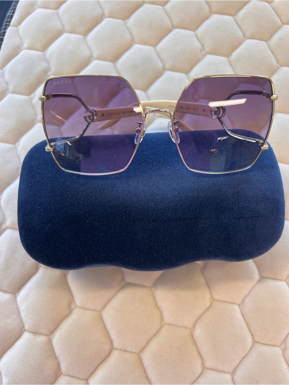 Authentic Gucci GG 1564S Sunglass oversized retro shape with signature GG’s - Picture 8 of 8